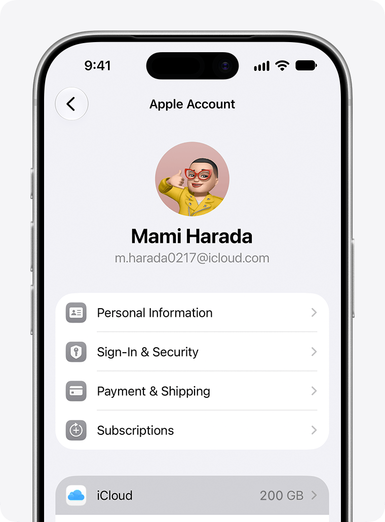 English Apple Account screen with iCloud highlighted